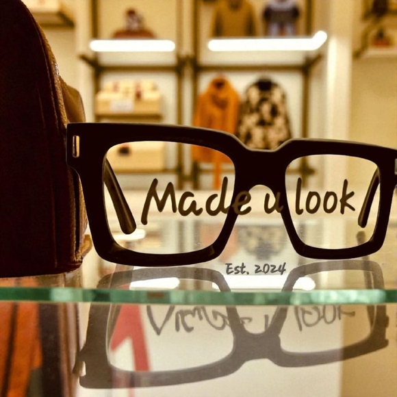 Made u Look aka Caleb's mom live listing! - Picture 4 of 4